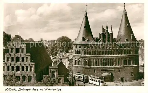 AK / Ansichtskarte Strassenbahn Luebeck Salzspeicher Holstentor  Strassenbahn