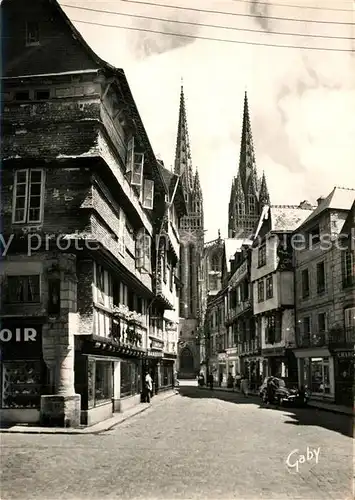 AK / Ansichtskarte Quimper Rue Kereon au fond la Cathedrale Quimper