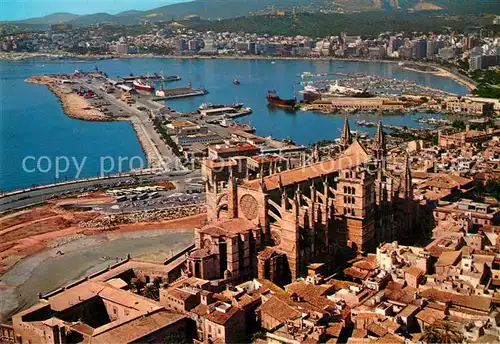 AK / Ansichtskarte Palma_de_Mallorca Catedral y Puerto Vista aerea Palma_de_Mallorca