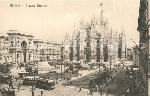 AK / Ansichtskarte Strassenbahn Milano Piazza Duomo Strassenbahn