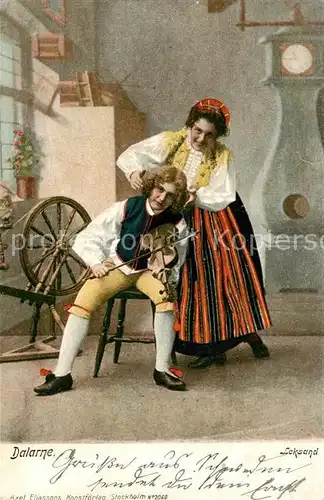AK / Ansichtskarte Trachten_Schweden Dalarne Leksand Geige Spinnrad  Trachten Schweden