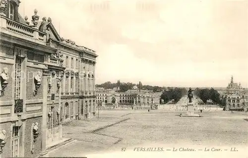 AK / Ansichtskarte Versailles_Yvelines Le Chateau La Cour Versailles_Yvelines