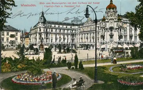 AK / Ansichtskarte Wiesbaden Blick vom Blumengarten vor dem Curhaus auf Kaiser Friedrich Platz und Nassauer Hof Wiesbaden