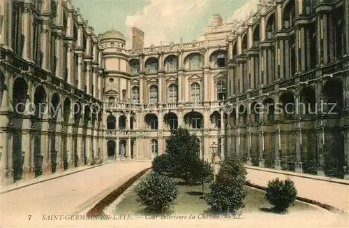AK / Ansichtskarte Saint Germain en Laye Cour Interieure du Chateau Saint Germain en Laye