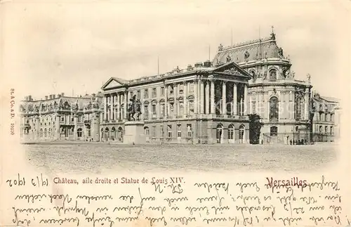 AK / Ansichtskarte Versailles_Yvelines Chateau aile droite et Statue de Louis XIV Versailles_Yvelines