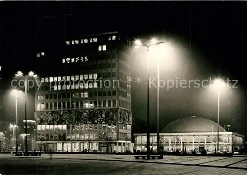 AK / Ansichtskarte Berlin Haus des Lehrers mit Kongresshalle bei Nacht Berlin
