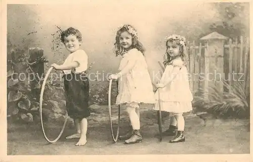 AK / Ansichtskarte Kinder_Child_Enfants Hula Hoop Reifen  Kinder_Child_Enfants