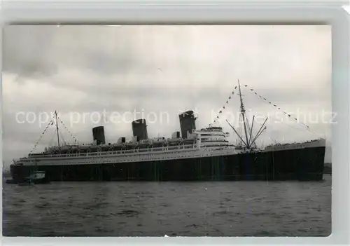AK / Ansichtskarte Dampfer_Oceanliner Queen Mary  Dampfer Oceanliner