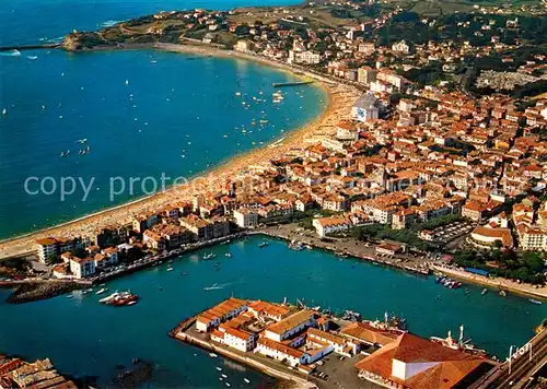 AK / Ansichtskarte Saint Jean de Luz Fliegeraufnahme mit Strand Saint Jean de Luz