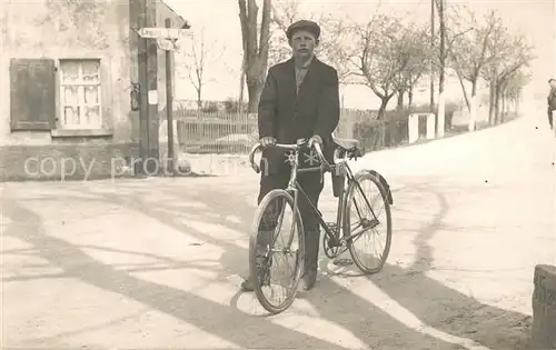 AK / Ansichtskarte Penig Junger Mann mit dem Fahrrad Penig