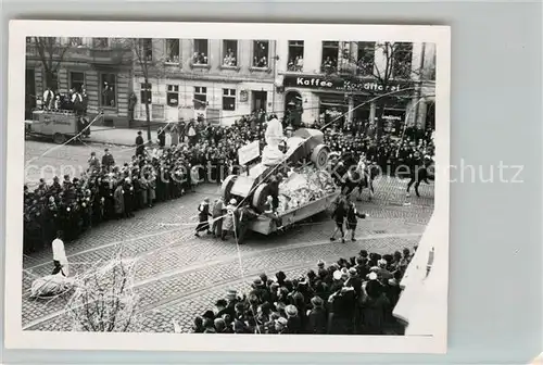 AK / Ansichtskarte Duesseldorf Rosenmontagsumzug Das neue Auto Volkswagen Duesseldorf