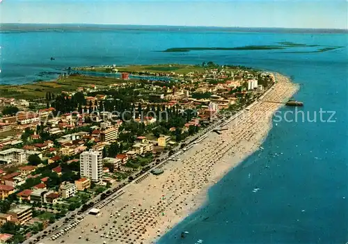 AK / Ansichtskarte Lignano_Sabbiadora Fliegeraufnahme Strand Lignano Sabbiadora
