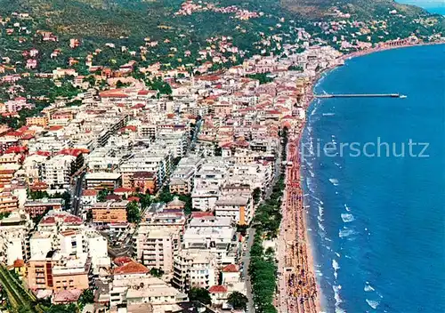 AK / Ansichtskarte Alassio Fliegeraufnahme Strand Hotel Alassio