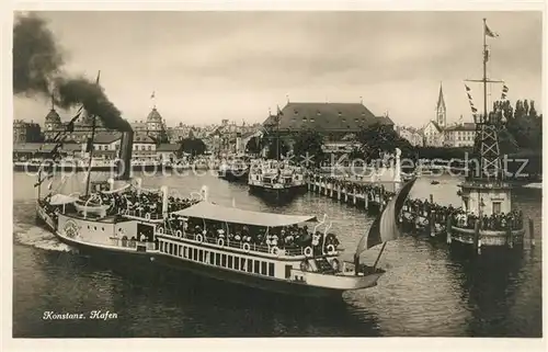 AK / Ansichtskarte Konstanz_Bodensee Hafenpartie Fahrgastschiffe Konstanz_Bodensee