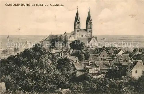 AK / Ansichtskarte Quedlinburg Panorama mit Schloss und Schlosskirche Quedlinburg