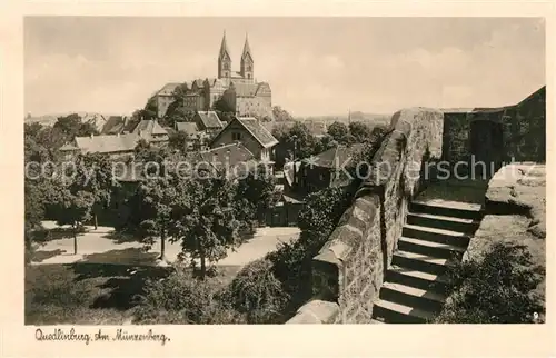 AK / Ansichtskarte Quedlinburg Blick vom Muenzenberg zum Schloss Quedlinburg