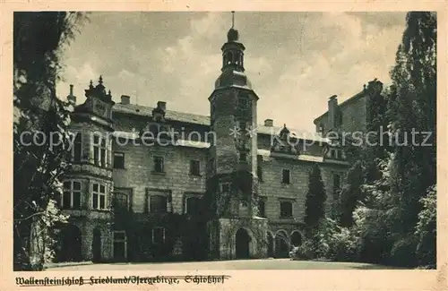 AK / Ansichtskarte Friedland_Boehmen Wallensteinschloss Schlosshof Friedland_Boehmen