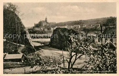 AK / Ansichtskarte Meissen_Elbe_Sachsen Felsentor an der Knorre Blick zur Albrechtsburg mit Dom Meissen_Elbe_Sachsen