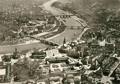 AK / Ansichtskarte Dresden Fliegeraufnahme mit Alt und Neustadt Dresden