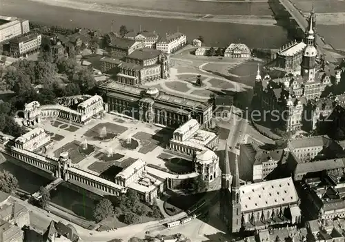 AK / Ansichtskarte Dresden Zwinger und Theaterplatz Fliegeraufnahme Dresden