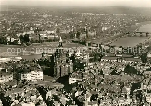AK / Ansichtskarte Dresden Fliegeraufnahme mit Neumarkt und Frauenkirche  Dresden