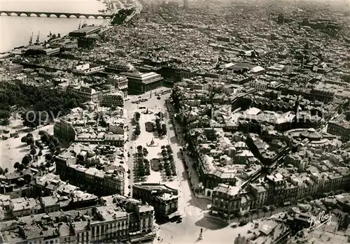 AK / Ansichtskarte Bordeaux Vue aerienne Les Allees de Tourny Le Grand Theatre et le Pont Bordeaux