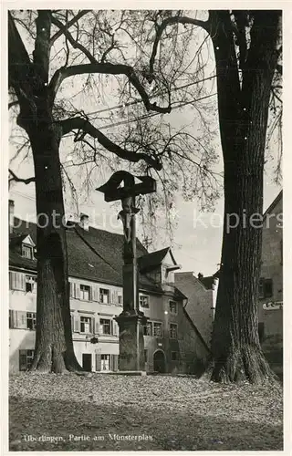 AK / Ansichtskarte ueberlingen_Bodensee Partie am Muensterplatz Inri Kreuz ueberlingen Bodensee