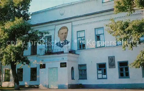 AK / Ansichtskarte Ulyanovsk The former gymnasium where Ulyanov studied 