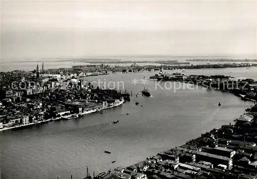 AK / Ansichtskarte Venezia_Venedig Fliegeraufnahme Canale della Giudecca Venezia Venedig