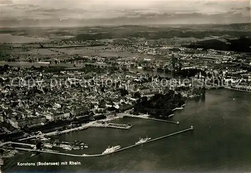AK / Ansichtskarte Konstanz_Bodensee Fliegeraufnahme mit See und Hafen Konstanz_Bodensee