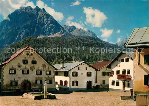 AK / Ansichtskarte Vulpera Scoul Tarasp Brunnen Dorfplatz Vulpera