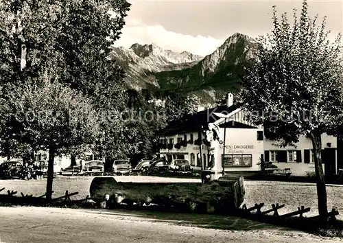 AK / Ansichtskarte Fischen_Allgaeu Anger mit Dorfbrunnen Fischen Allgaeu