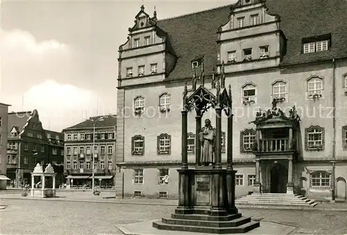 AK / Ansichtskarte Wittenberg_Lutherstadt Luther Denkmal Markt Rathaus Brunnen Wittenberg_Lutherstadt