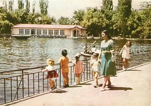 AK / Ansichtskarte Plovdiv Park de Liberte Ruderbote Plovdiv