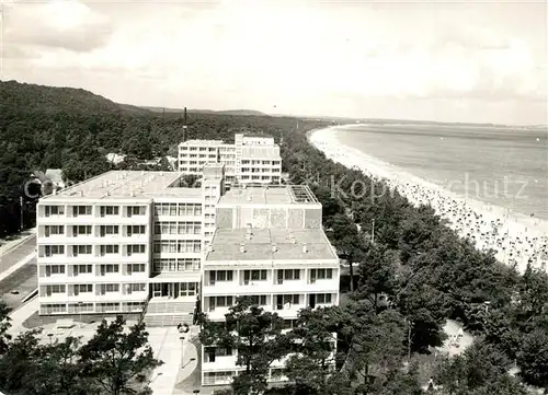 AK / Ansichtskarte Binz_Ruegen Fliegeraufnahme Hotel mit Strand Binz_Ruegen