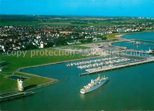 AK / Ansichtskarte Cuxhaven_Nordseebad Neue Seebaederbruecke mit Jachthafen und Stadt Alte Liebe Faehre Fliegeraufnahme Cuxhaven_Nordseebad