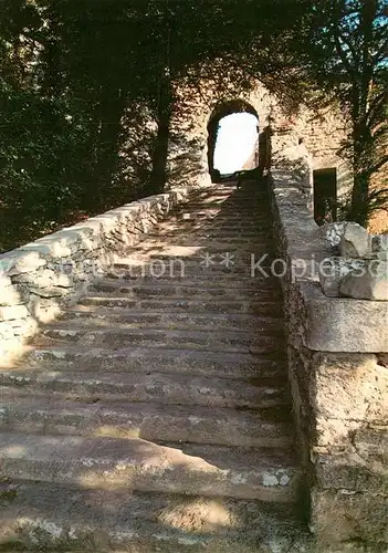 AK / Ansichtskarte Bonnieux La Montee vrs l`eglise haute Bonnieux