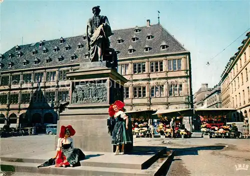 AK / Ansichtskarte Strasbourg_Alsace Statie de Gutenberg et Chambre de Commerce Strasbourg Alsace