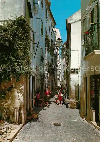 AK / Ansichtskarte Lisboa Alfama Gasse in der Altstadt Lisboa