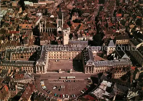 AK / Ansichtskarte Dijon_Cote_d_Or Vue aerienne de la place de la Liberation le palais Ducs de Bourgogne et Eglise Notre Dame Dijon_Cote_d_Or