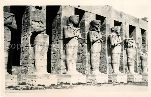 AK / Ansichtskarte Karnak_Egypt Court of Clossal Figures of Ramses III and Osiris Karnak Egypt