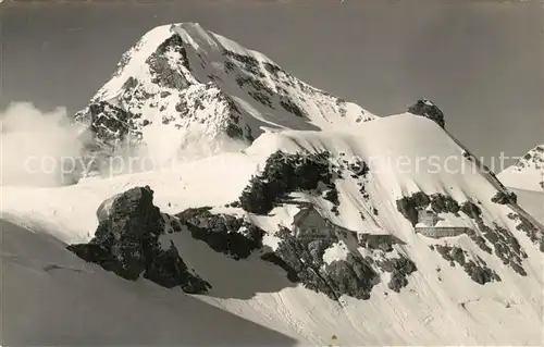 AK / Ansichtskarte Jungfraujoch Berghaus und Forschungsinstitut Moench und Sphinx Jungfraujoch