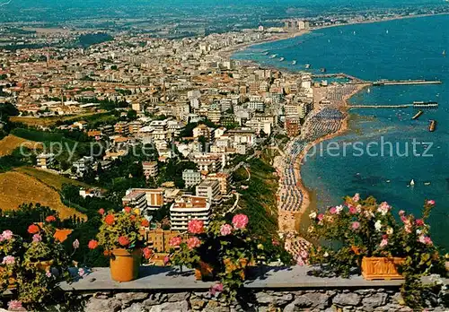 AK / Ansichtskarte Gattolica Riviera Adriatica Strand Gattolica