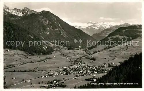 AK / Ansichtskarte Zweisimmen Gesamtansicht mit Alpenpanorama Zweisimmen