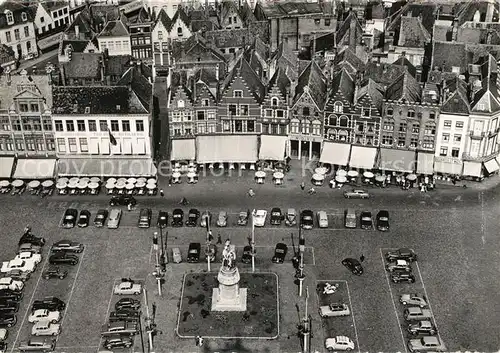 AK / Ansichtskarte Bruges_Flandre Grand Place les terraces Monument Grosser Platz Fliegeraufnahme Bruges_Flandre