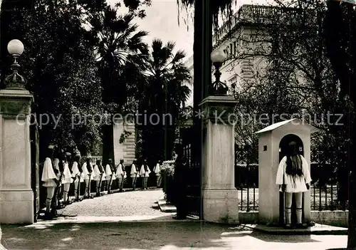 AK / Ansichtskarte Athenes_Athen New Palace with Honour Guard Athenes Athen