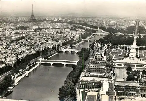 AK / Ansichtskarte Paris Fliegeraufnahme Tour Eiffel Louvre Place de la Concorde Seine Paris