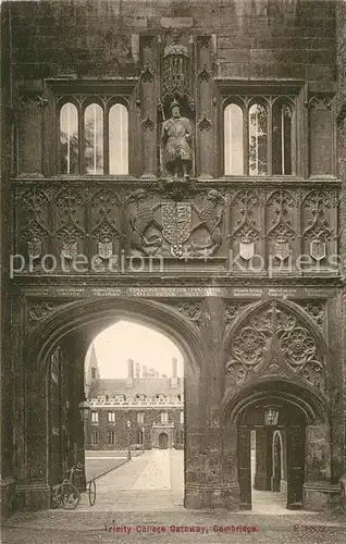 AK / Ansichtskarte Cambridge_Cambridgeshire Trinity College Gateway Cambridge Cambridgeshire