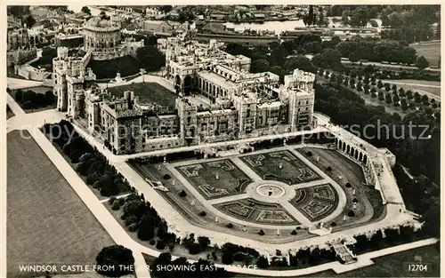 AK / Ansichtskarte Windsor_Castle Showing East Terrace aerial view Windsor_Castle