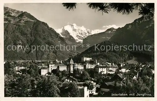 AK / Ansichtskarte Interlaken_BE Gesamtansicht mit Blick zur Jungfrau Berner Alpen Interlaken_BE